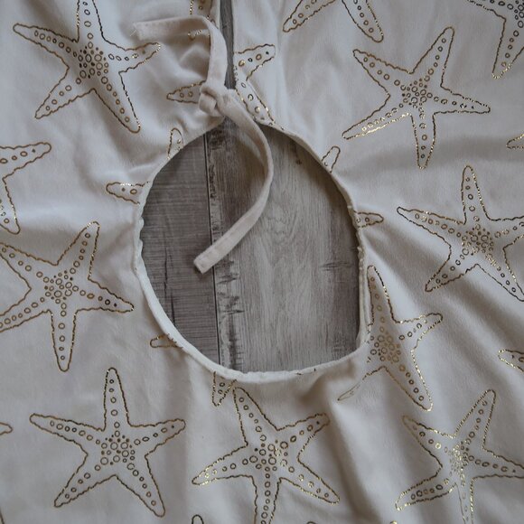 Berkshire Creamy White Luxurious Beachy Christmas Tree Skirt - Picture 3 of 8